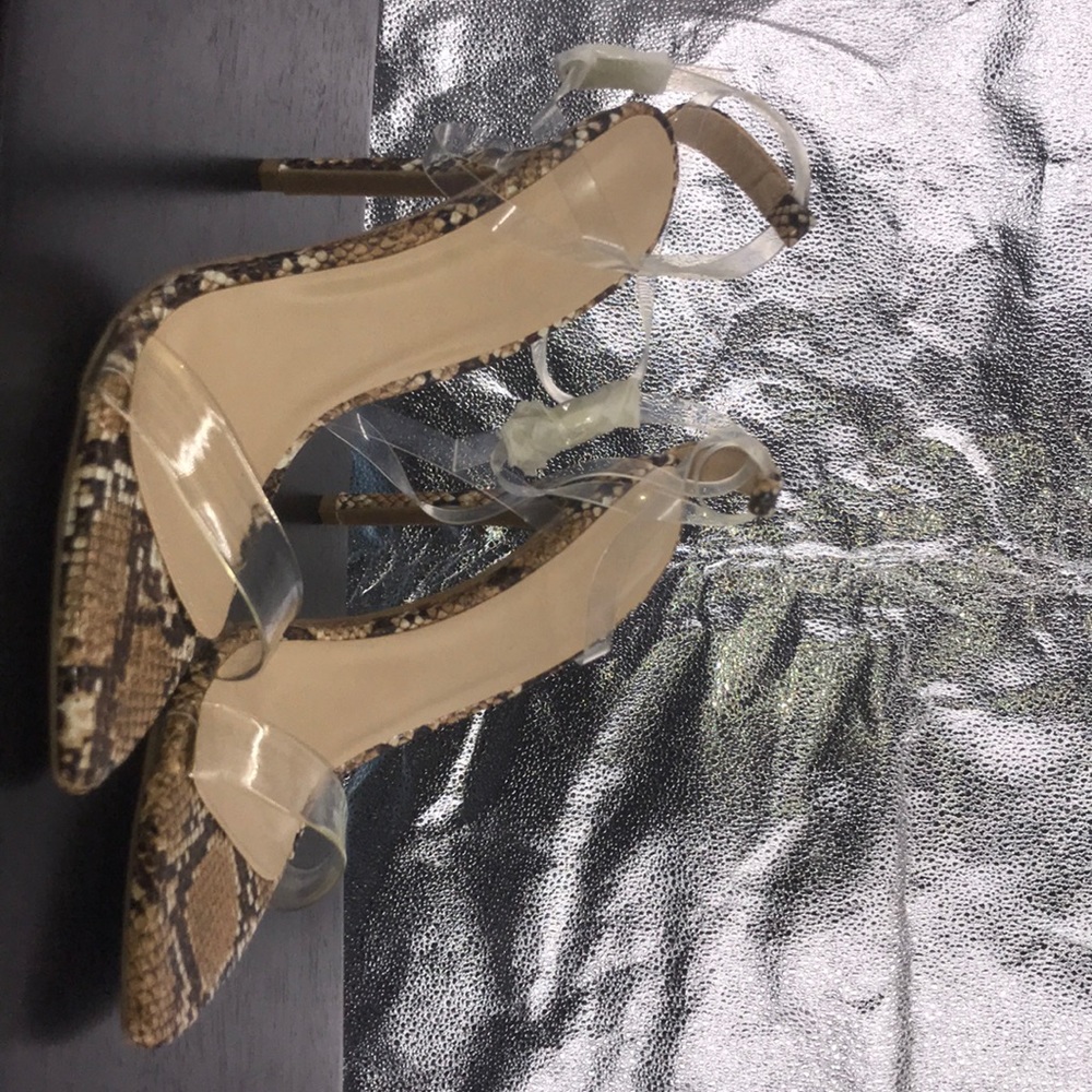 Wild diva snake skin heels. Size 7 . New!